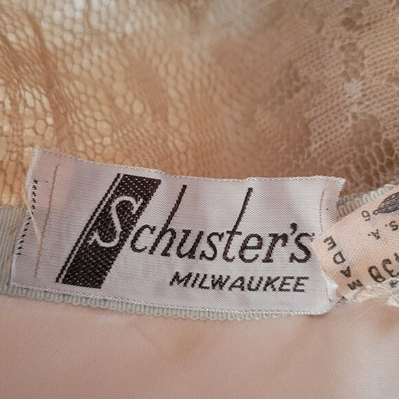 Vintage 1950s Champagne Tulle Turban Hat w Satin Bow – Schuster’s – Original Box